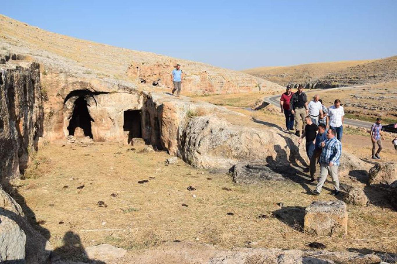 Viranşehir'deki mağara ve kaya evler turizme kazandırılmayı bekliyor